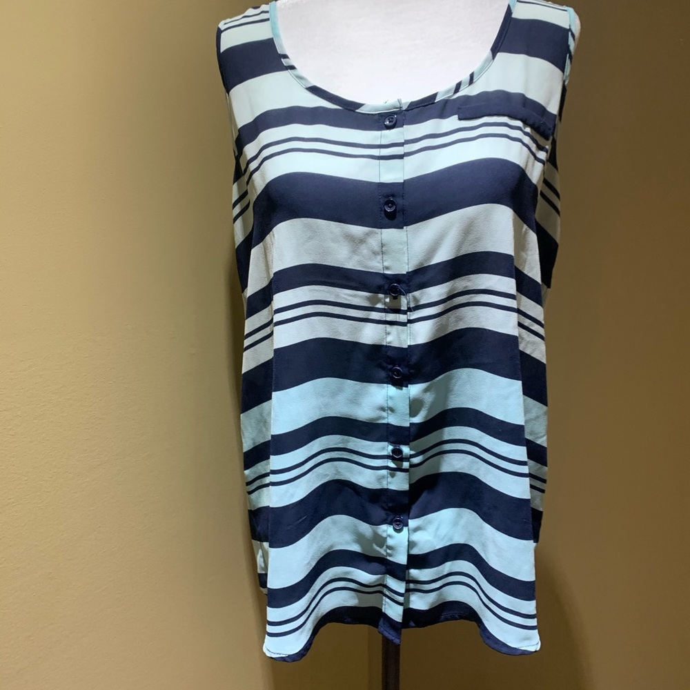 👻🎃CLEARANCE🎃👻 Reitmans ombré stripe top